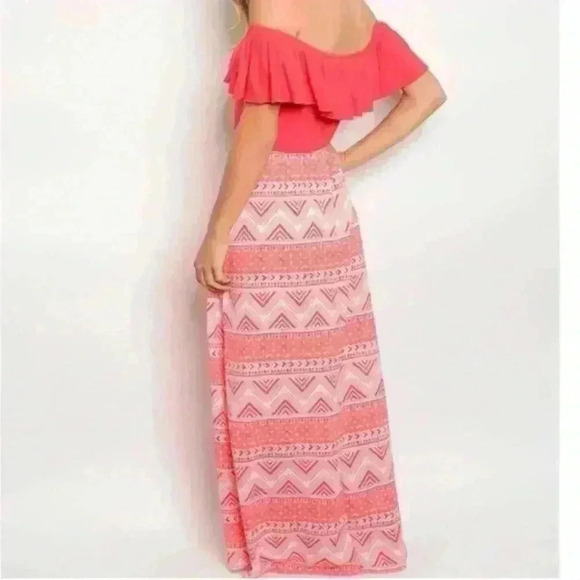 Dresses & Skirts - 🌺 Tribal Off Shoulder Maxi Dress